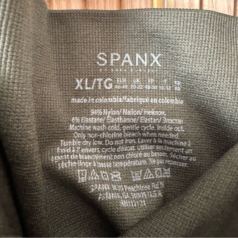 SPANX Look At Me Now Seamless Camo Leggings – XL - Picture 4 of 6